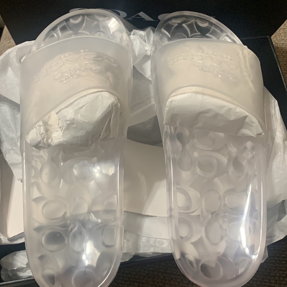 Brand new clear rubber Coach slides - Picture 4 of 4